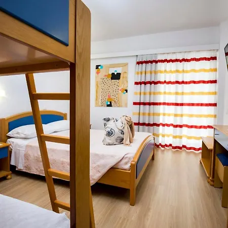 Delphi Hotel 4*